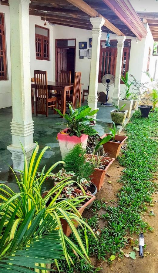 Bindu Homestay Wellawaya Luaran gambar